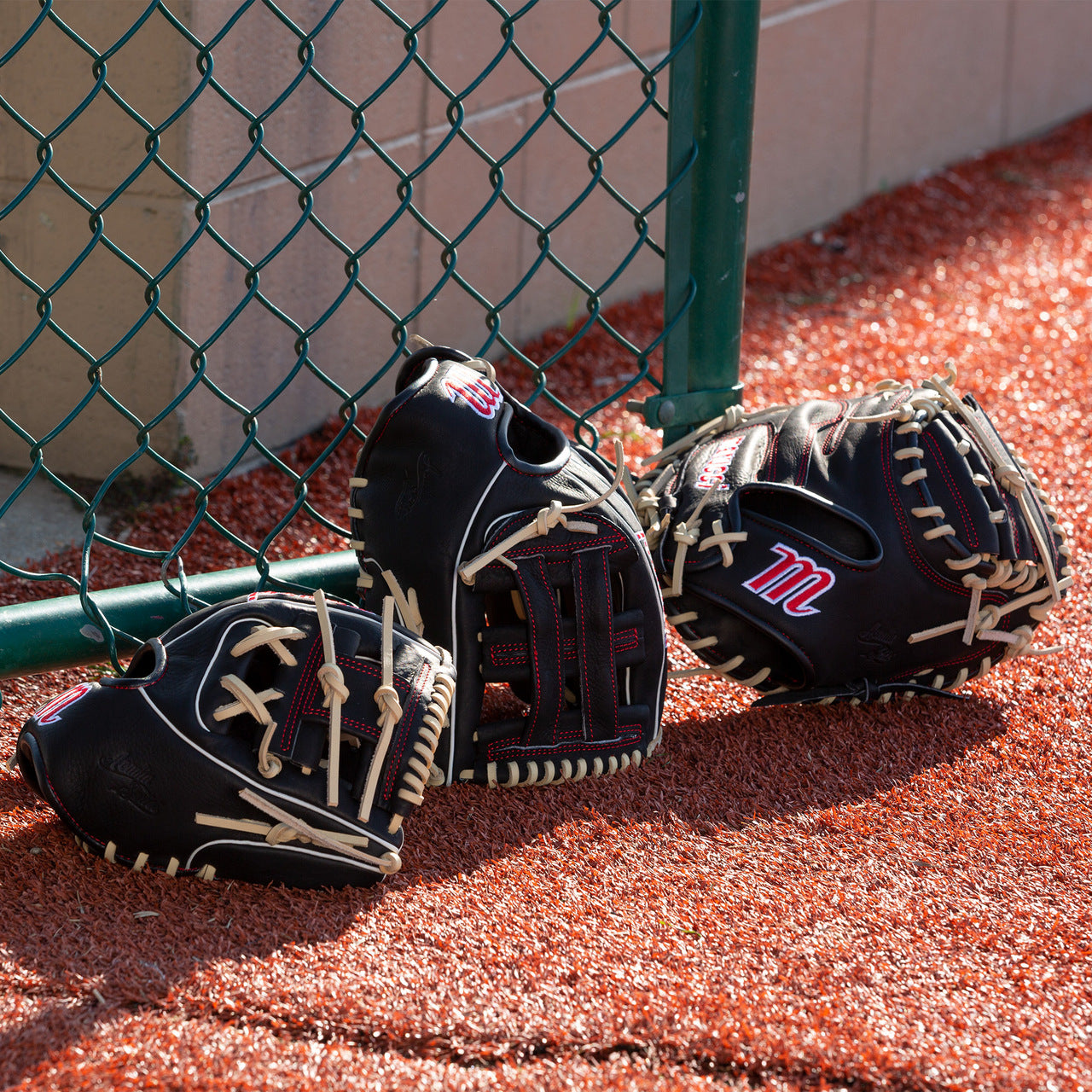 ACADIA M TYPE 220C1 32" SOLID WEB CATCHERS MITT